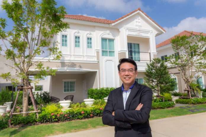 นายชูรัชฏ์ ชาครกุล กรรมการผู้จัดการ